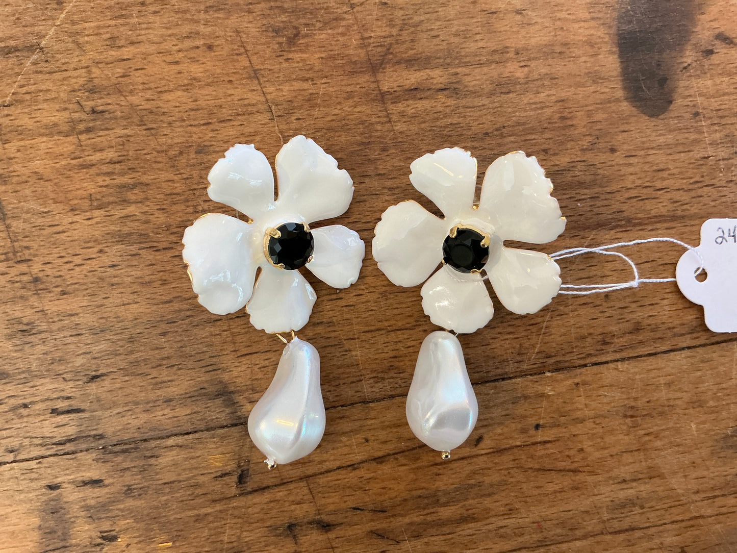 Laura Gray 24k Gold Plated Flower Shell earrings