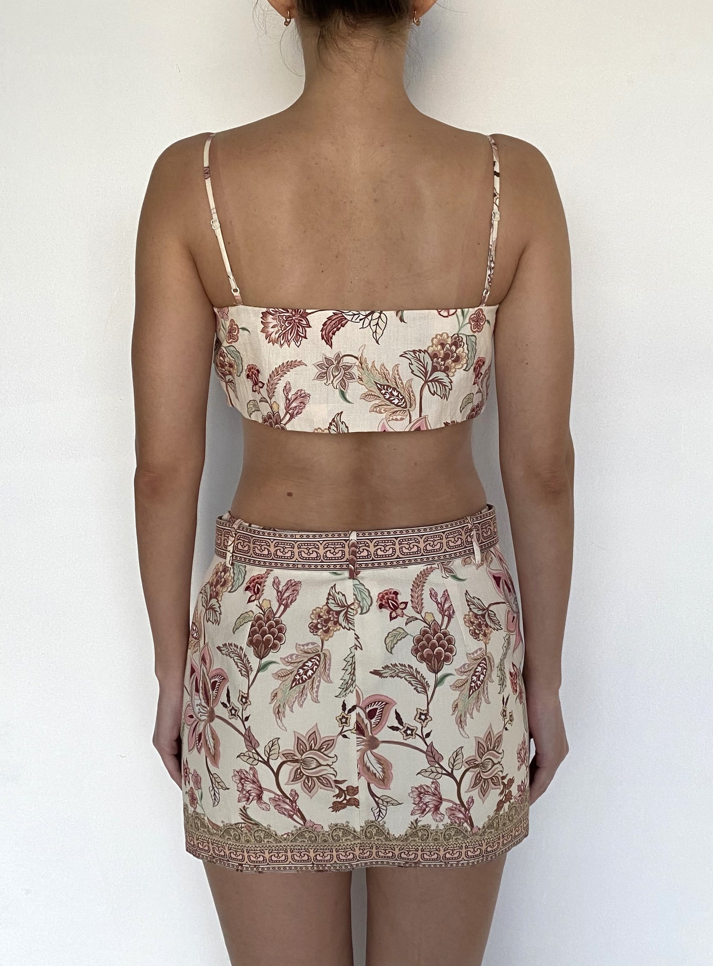 MINI SKIRT WITH BUCKLE BELT