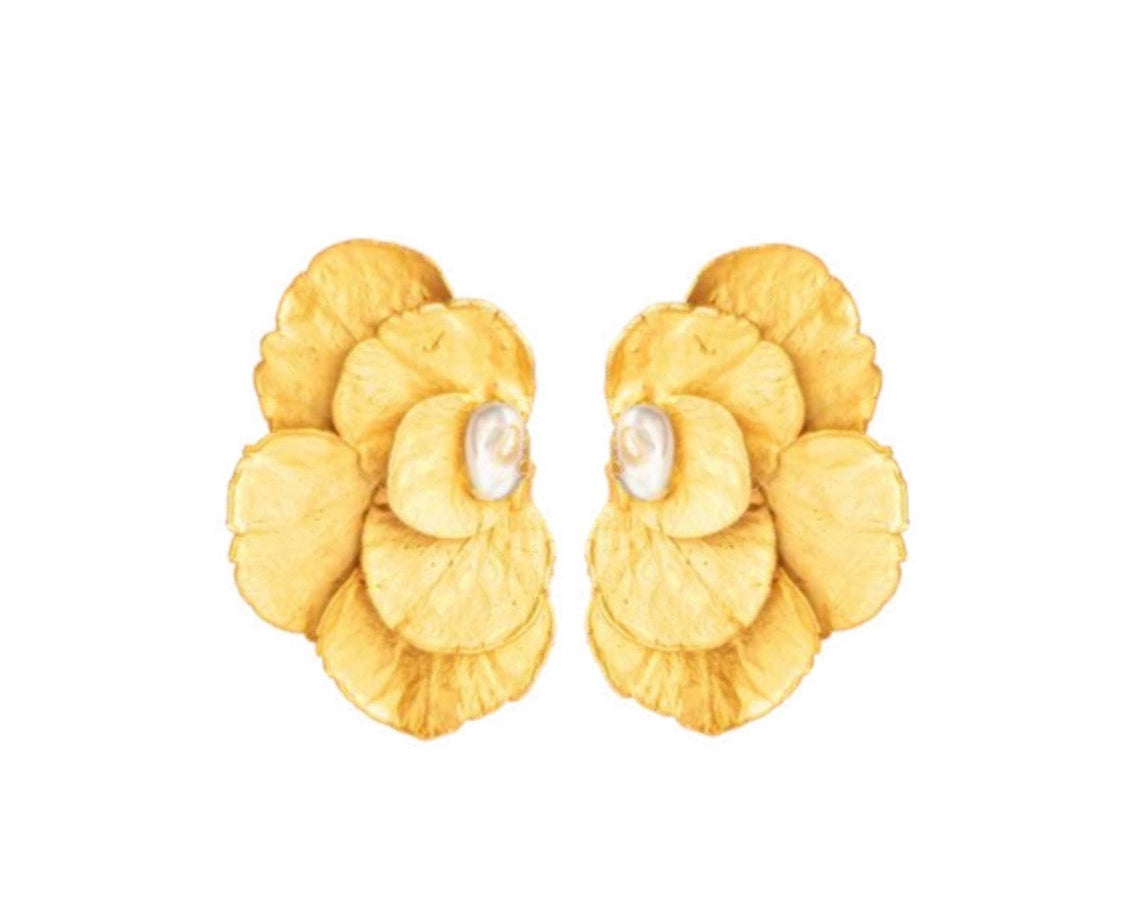 Hydrangea and Pearl Studs