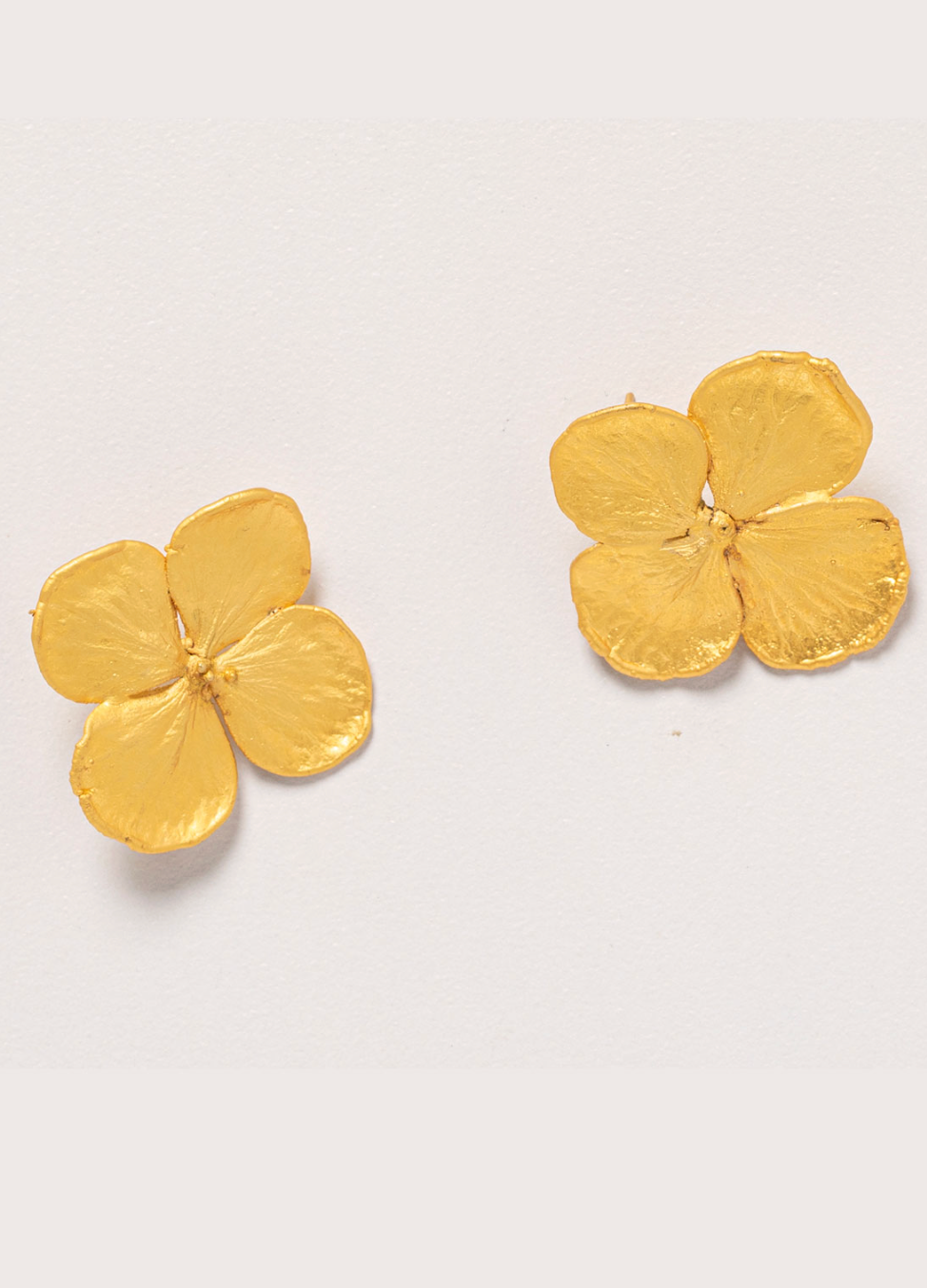 Hydrangea Mini Studs