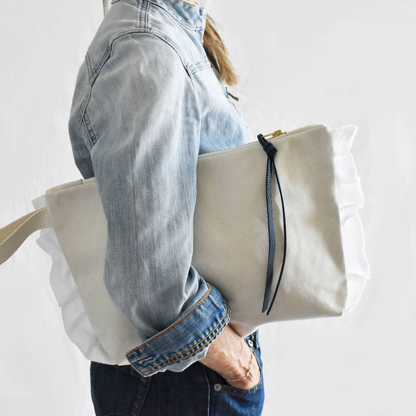 Ruffle Cotton Zipper Pouch