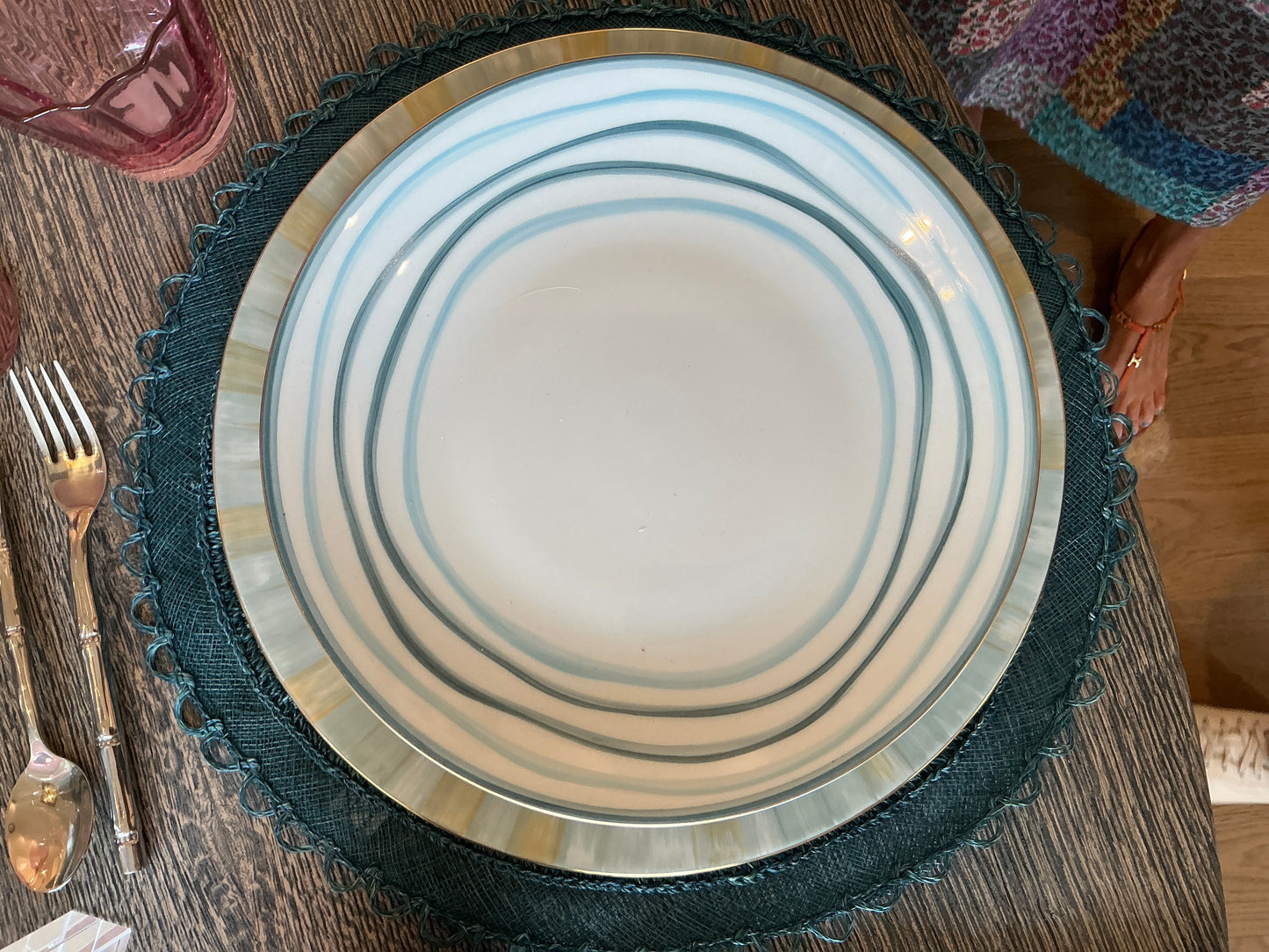 Dinner Plate & Round Bowl Collection in Ondes (Waves) Pattern