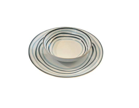 Dinner Plate & Round Bowl Collection in Ondes (Waves) Pattern